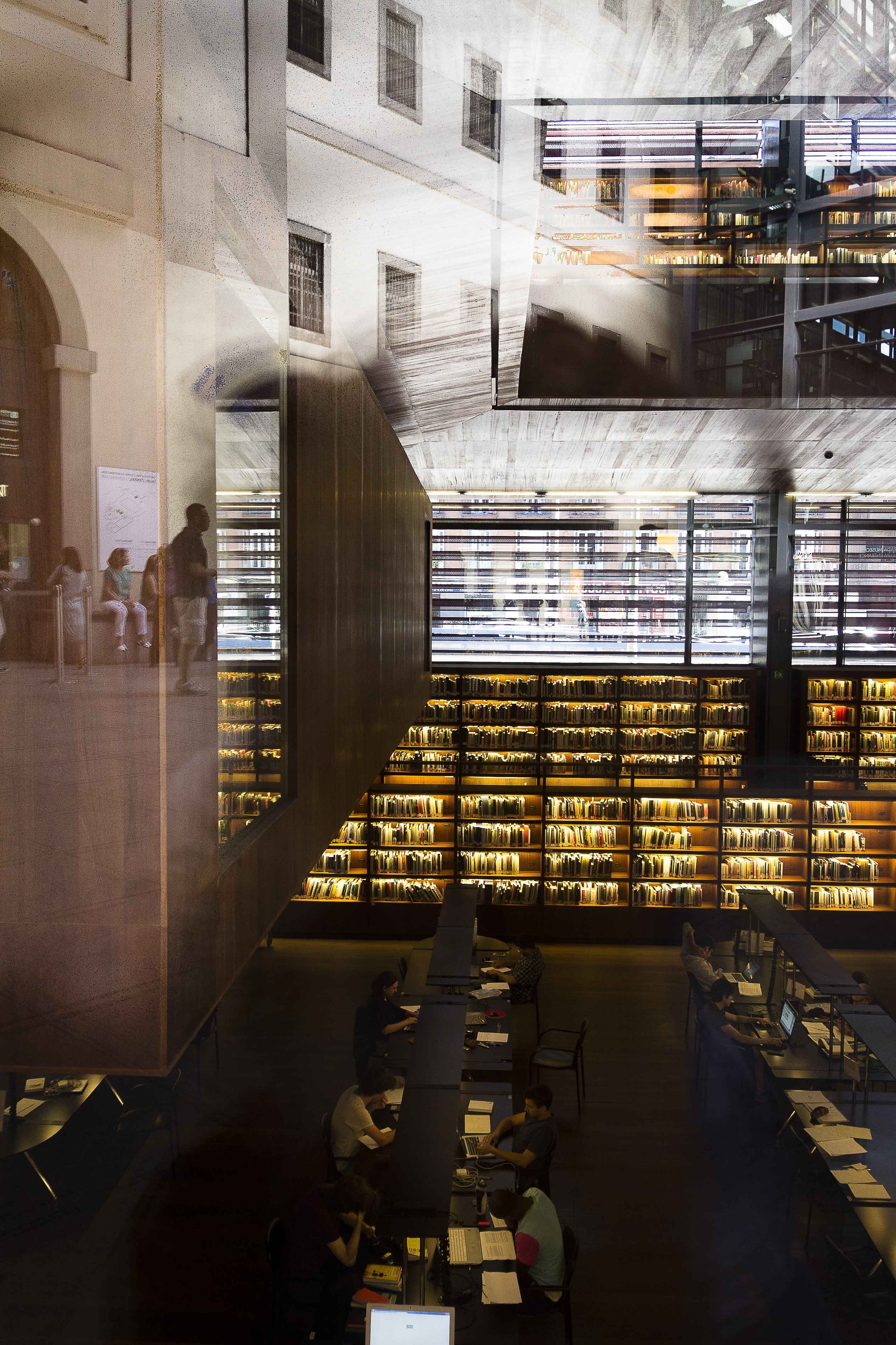 Museo reina sofia iluminado