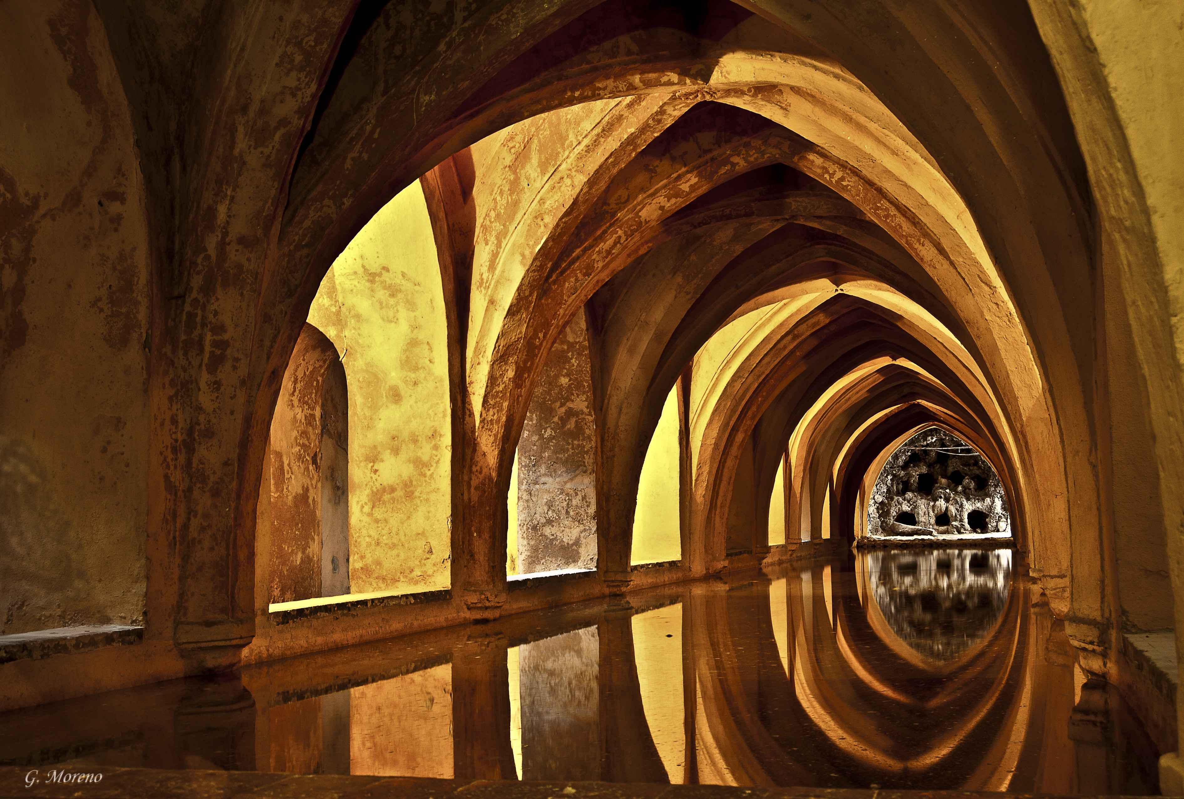 Monumento iluminado: real alcázar de sevilla