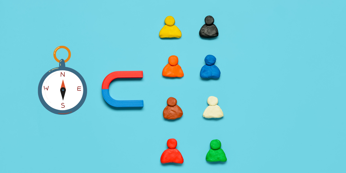 Brújula casera hecha a mano en azul y amarillo