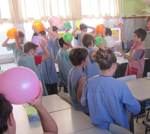 Experimento sobre electricidad estática: cargas eléctricas