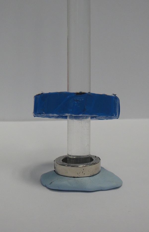 Experimento sobre magnetismo: levitación magnética
