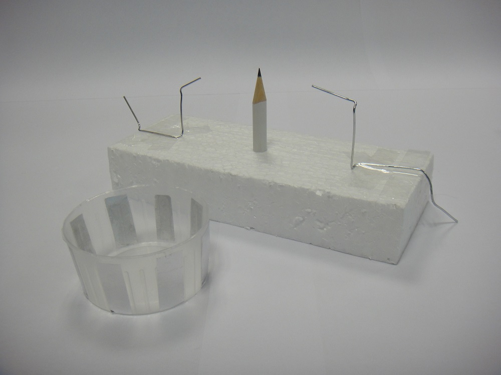 Un motor que funciona con electricidad estática