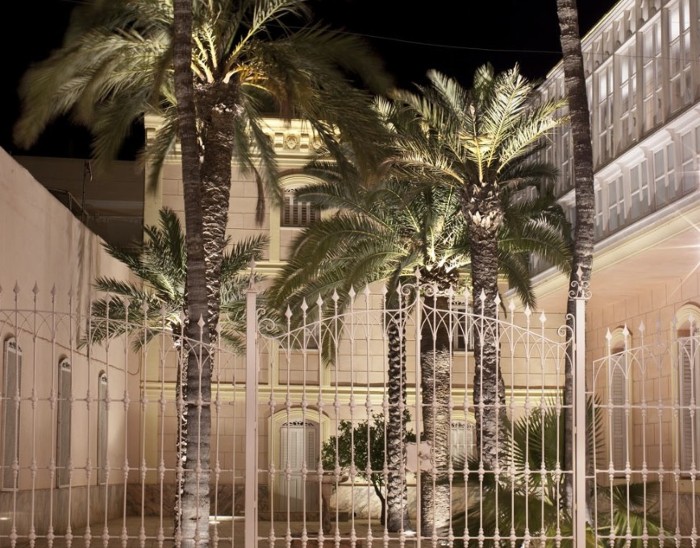 Patio exterior de la casa consistorial del Ayuntamiento de Carboneras