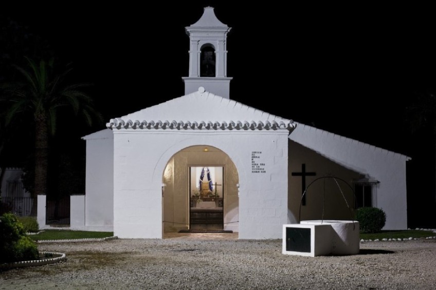 Iluminación desde el exterior de la Ermita de la Ina 