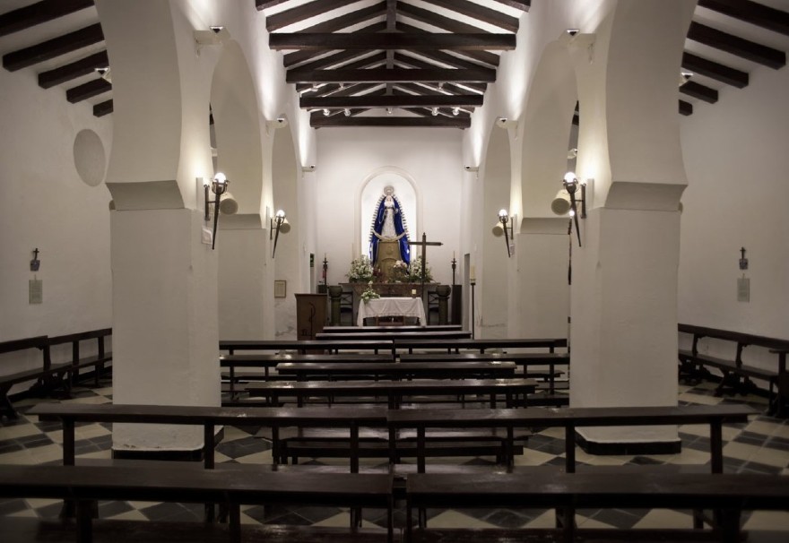 Interior de la Ermita de la Ina 