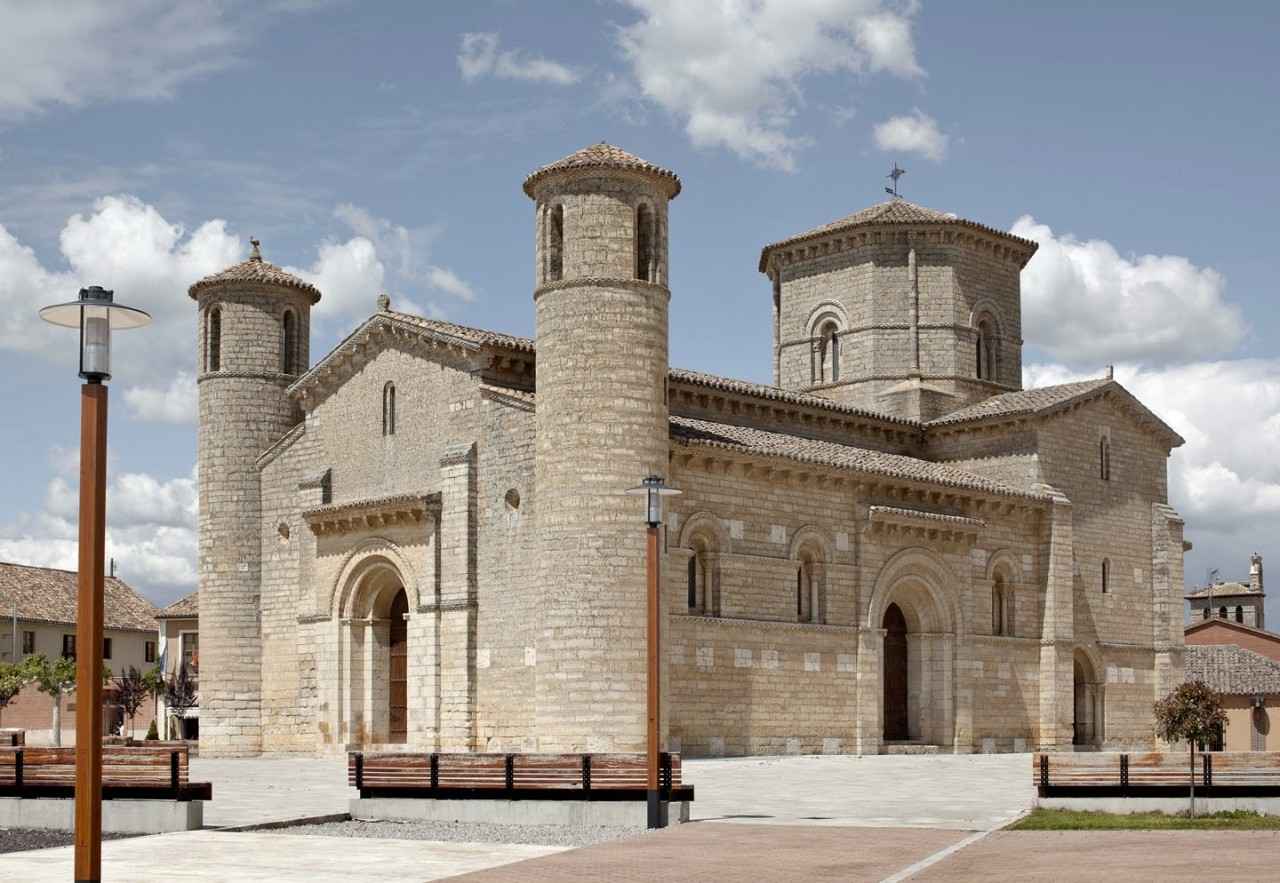 Exterior de la iglesia de San Martín de Tours. Frómista