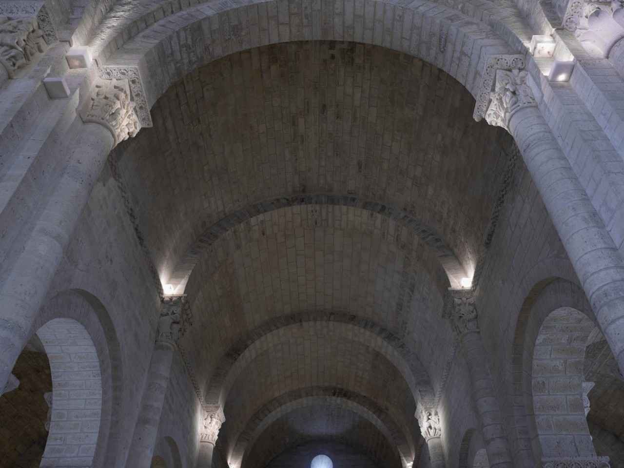 Interior de la iglesia de San Martín de Tours. Frómista