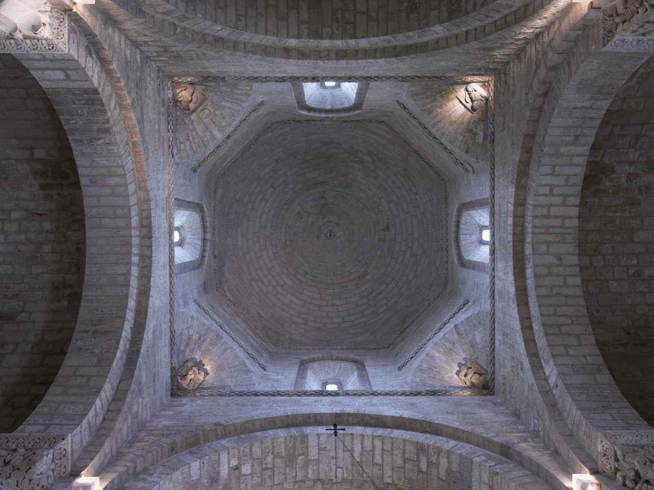 Interior de la iglesia de San Martín de Tours. Frómista