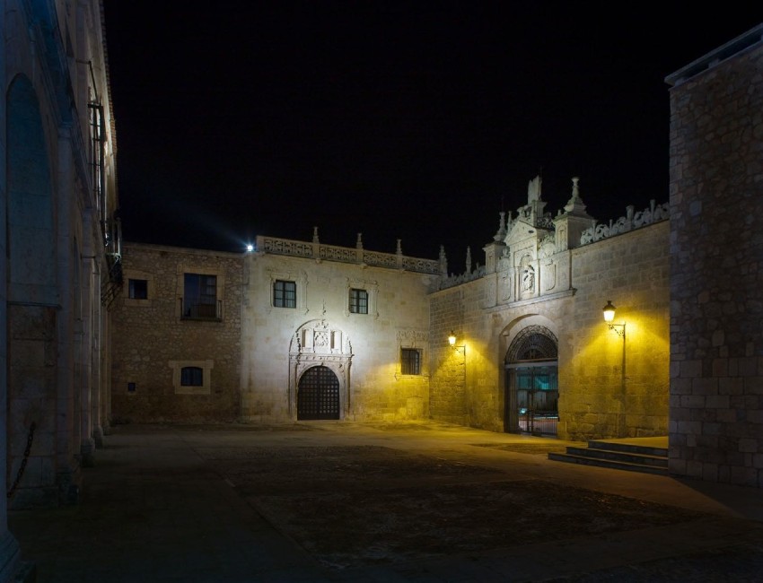 Patio interior de la Universidad de Burgos