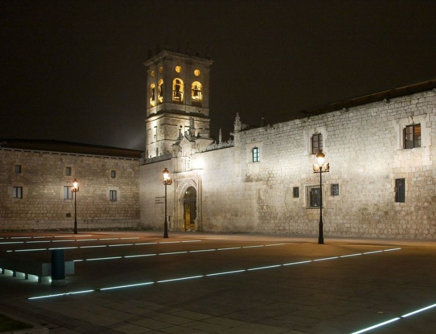Torreón desde el exterior de la Universidad de Burgos