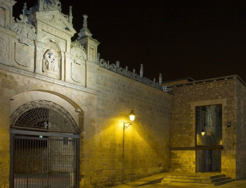 Iluminación del exterior de la Universidad de Burgos