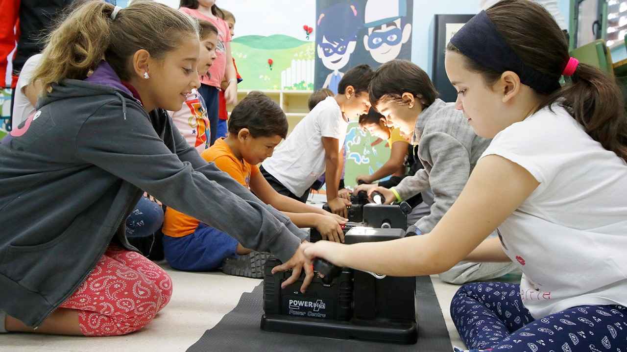 Niños jugando en Endesa Educa Play Energy