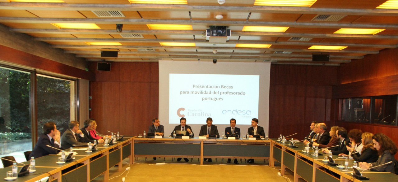 Foto durante la presentación de las becas de movilidad a Portugal