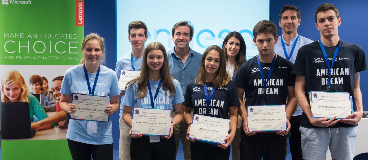 Ganadores con los premios