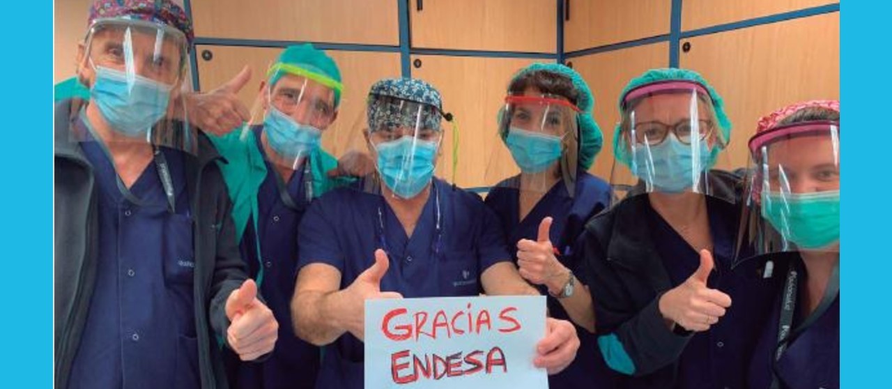 Foto de un grupo de sanitarios con las viseras de protección puestas