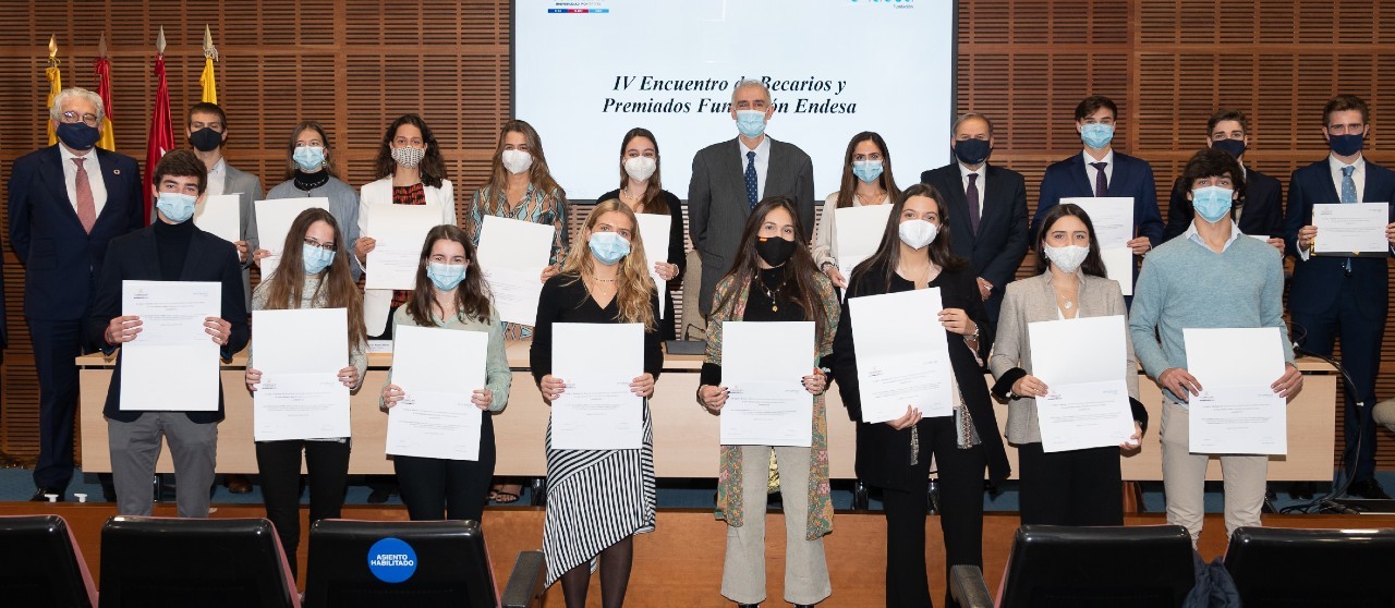 Foto de grupo de los alumnos con los mejores expedientes académicos