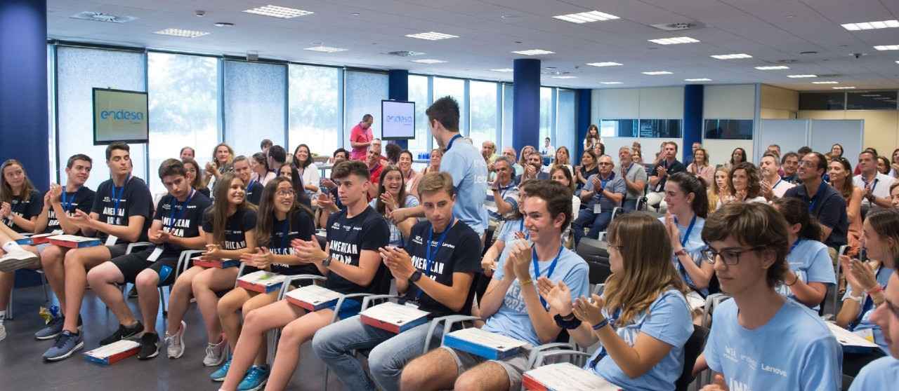 Foto de grupo de los ganadores de la beca American Dream