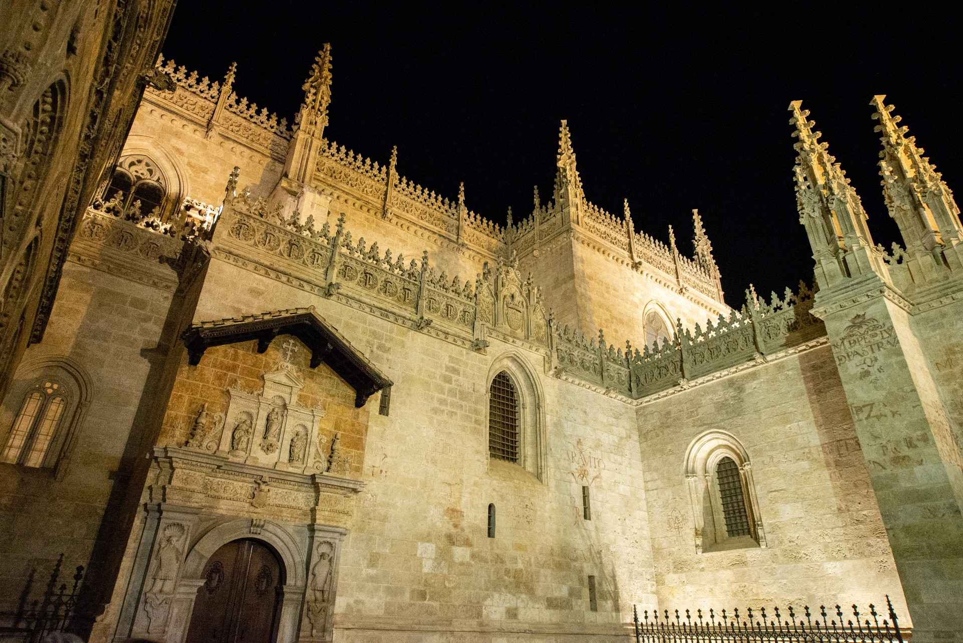 Capilla Real iluminada