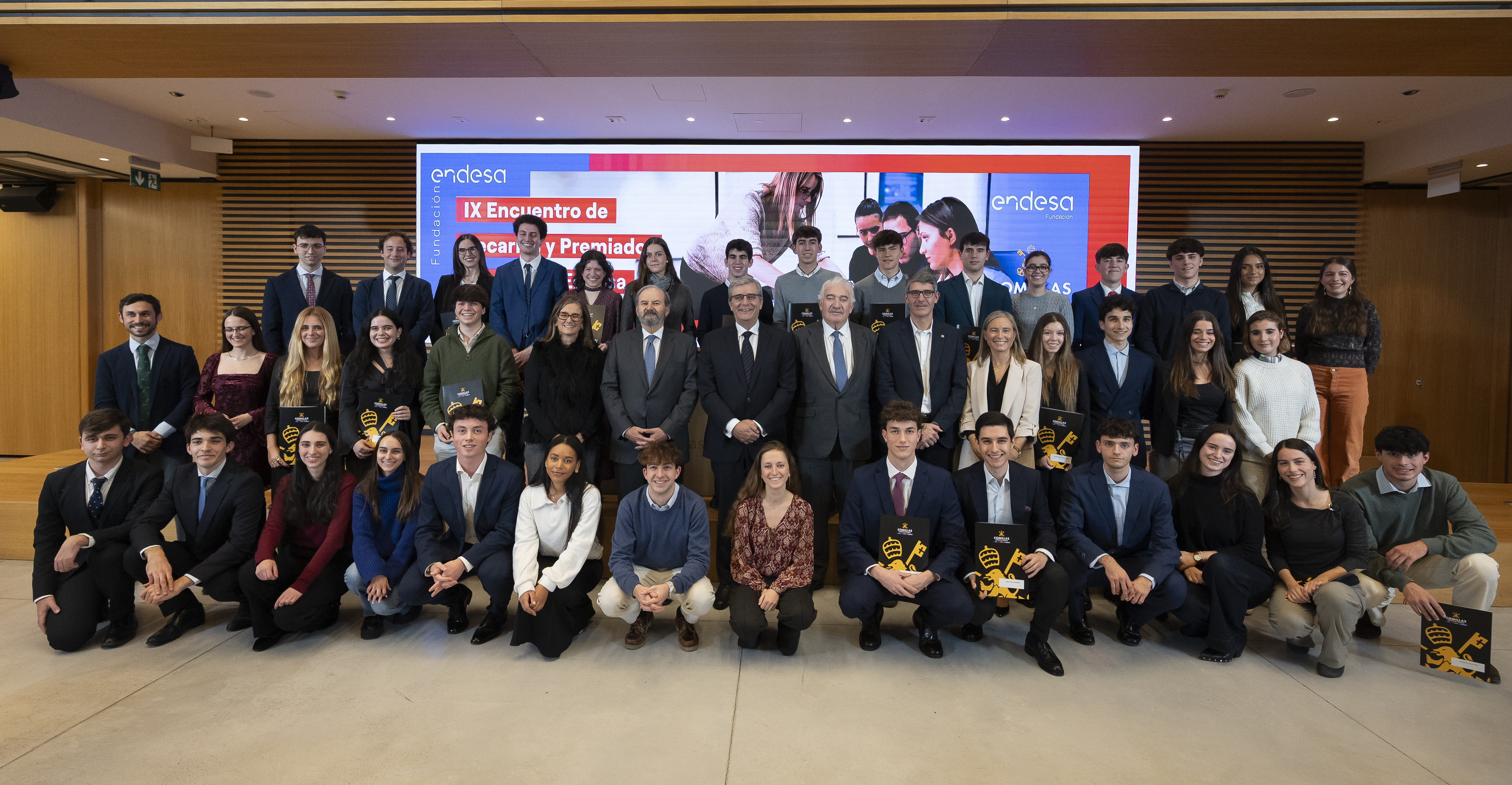 Foto de grupo con ganadores y premiados curso 2025-206